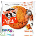 Wegańskie ciastko proteinowe Guiltfree Lenny & Larry's Complete Cookie o smaku dyniowym z cynamonem w opakowaniu