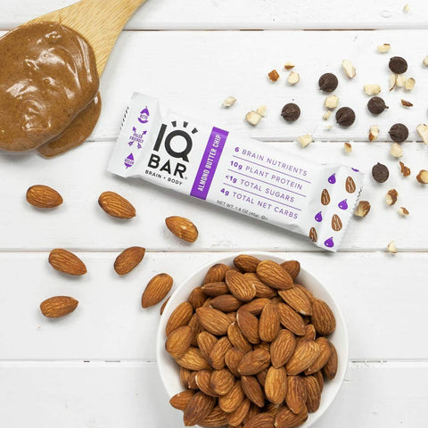 IQ Bar Almond Butter Chip - wegański keto baton białkowy z Lion's Mane (Migdały & Ciemna Czekolada) by IQ Bar (iq-bar-almond-butter-chip-brain-body-weganski-baton-bialkowy-z-lion-s-mane-mcts-omega-3-i-cholina)
