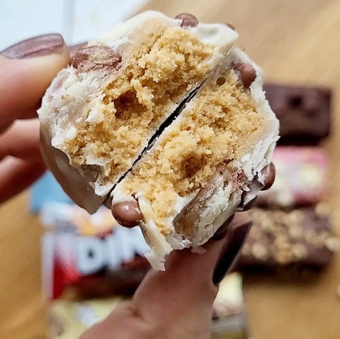 Moose Dinky Bar White Choc Cookie 125kcal & 11g białka, batonik proteinowy w czekoladzie by Muscle Mousse (moose-dinky-bar-white-choc-cookie)