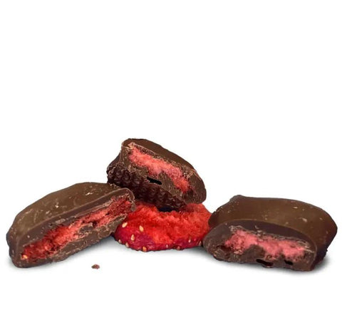 RAW Cocoa Keto Strawberries in Dark Chocolate - truskawki w ciemnej czekoladzie bez dodatku cukru słodzonej erytrolem by COCOA RAW (raw-cocoa-keto-strawberries-in-dark-chocolate-truskawki-w-ciemnej-czekoladzie-bez-dodatku-cukru-slodzonej-erytrolem)