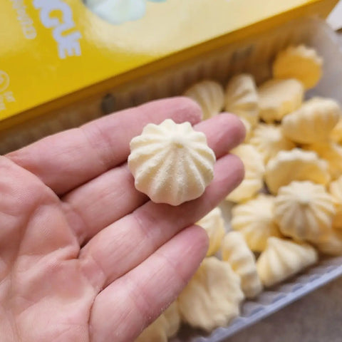 Locco Meringue Lemon - bezy bez cukru z erytrytolem, 1kcal w sztuce, Cytryna by Locco Low Calories Company (locco-meringue-lemon-bezy-bez-cukru-z-erytrytolem-1kcal-w-sztuce-cytryna)