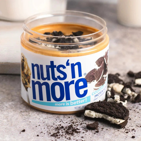 Nuts 'N More Cookies 'n Cream - Masło Orzechowe z ksylitolem i białkiem WPI, z kawałkami ciasteczek by Nuts'n more (nuts-n-more-cookies-n-cream-maslo-orzechowe-z-ksylitolem-i-bialkiem-wpi-z-kawalkami-ciasteczek)