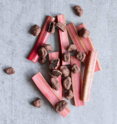 RAW COCOA Rhubarb in Creamy Chocolate - rabarbar w wegańskiej nie-mlecznej czekoladzie bez cukru i oleju palmowego by COCOA RAW (raw-cocoa-rhubarb-in-creamy-chocolate-rabarbar-w-weganskiej-nie-mlecznej-czekoladzie-bez-cukru-i-oleju-palmowego)