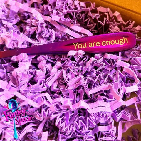 Funky Spoon grawerowana łyżka z afirmacją, Purpura 14cm, You are Enough by Funky Flavors (funky-spoon-grawerowana-lyzka-z-afirmacja-you-are-enough)