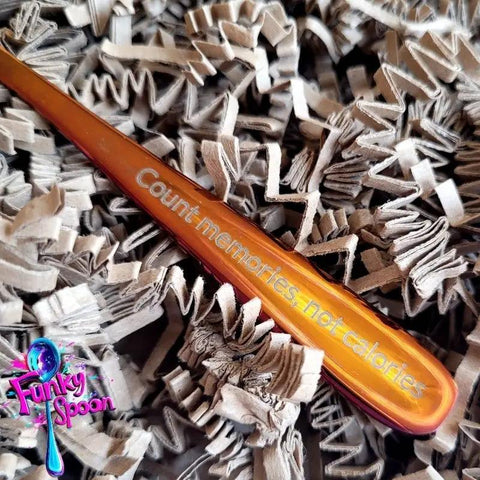 Funky Spoon grawerowana łyżka z afirmacją, Miodowe Złoto 14cm, Count Memories, not Calories by Funky Flavors (funky-spoon-grawerowana-lyzka-z-afirmacja-miodowe-zloto-14cm-count-memories-not-calories)