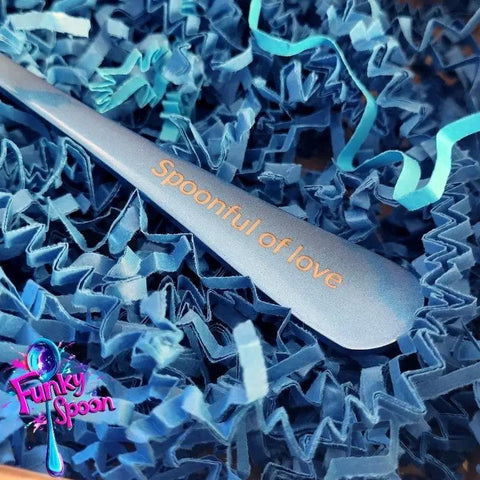 Funky Spoon grawerowana łyżka z afirmacją, Złoto & Błękit, 17cm, Spoonful of Love by Funky Flavors (funky-spoon-grawerowana-lyzka-z-afirmacja-zloto-blekit-17cm-spoonful-of-love)
