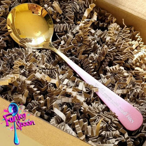 Funky Spoon grawerowana łyżka z afirmacją, Złoto & Róż, 17cm, Health starts with small Bites by Funky Flavors (funky-spoon-grawerowana-lyzka-z-afirmacja-zloto-roz-17cm-health-starts-with-small-bites)