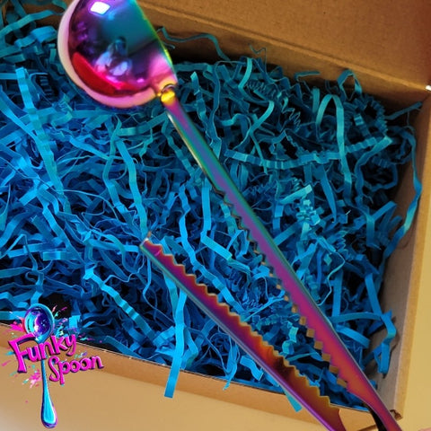 Funky Spoon grawerowana łyżeczka miarowa z klamrą uszczelniającą, Tęczowa by Funky Flavors (funky-spoon-grawerowana-lyzeczka-miarowa-z-klamra-uszczelniajaca-teczowa)