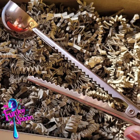 Funky Spoon grawerowana łyżeczka miarowa z klamrą uszczelniającą, Rose Gold by Funky Flavors (funky-spoon-grawerowana-lyzeczka-miarowa-z-klamra-uszczelniajaca-rose-gold)