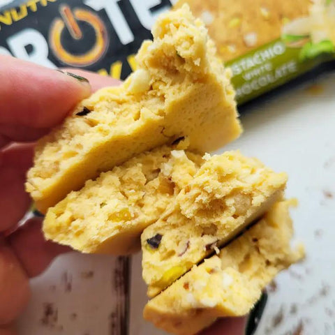 Sante GoOn Protein Cookie Pistachio White Chocolate - miękkie ciastko białkowe o smaku pistacji i białej czekolady by Sante (sante-goon-protein-cookie-pistachio-white-chocolate-miekkie-ciastko-bialkowe-o-smaku-pistacji-i-bialej-czekolady)