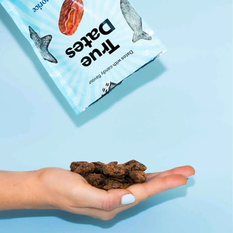 True Dates Salty Liquorice - lukrecjowe słodko słone daktyle dla koneserów smaku by True Dates (true-dates-salty-liquorice-naturalne-daktyle-bez-dodatku-cukru)