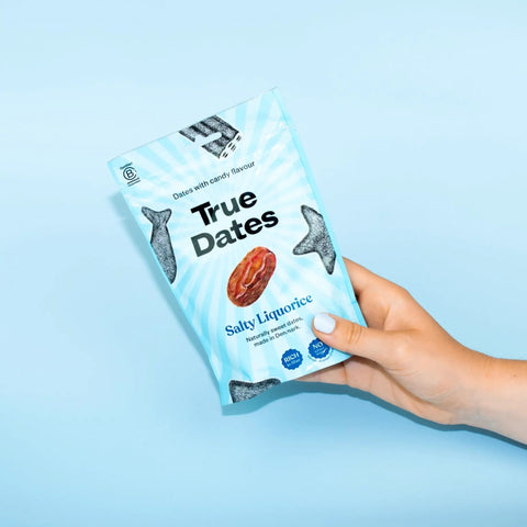 True Dates Salty Liquorice - lukrecjowe słodko słone daktyle dla koneserów smaku by True Dates (true-dates-salty-liquorice-naturalne-daktyle-bez-dodatku-cukru)